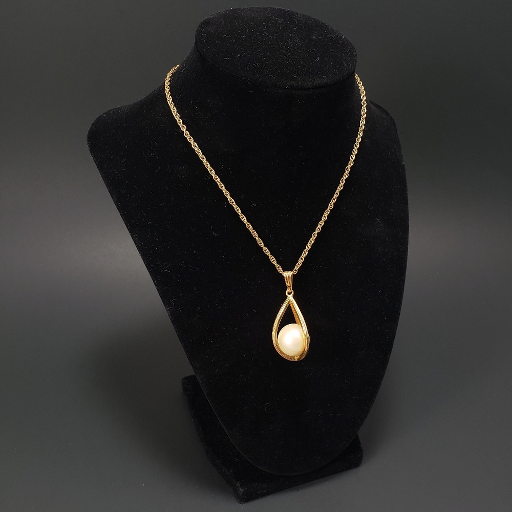 VINTAGE AVON Long Pearl Statement Necklace